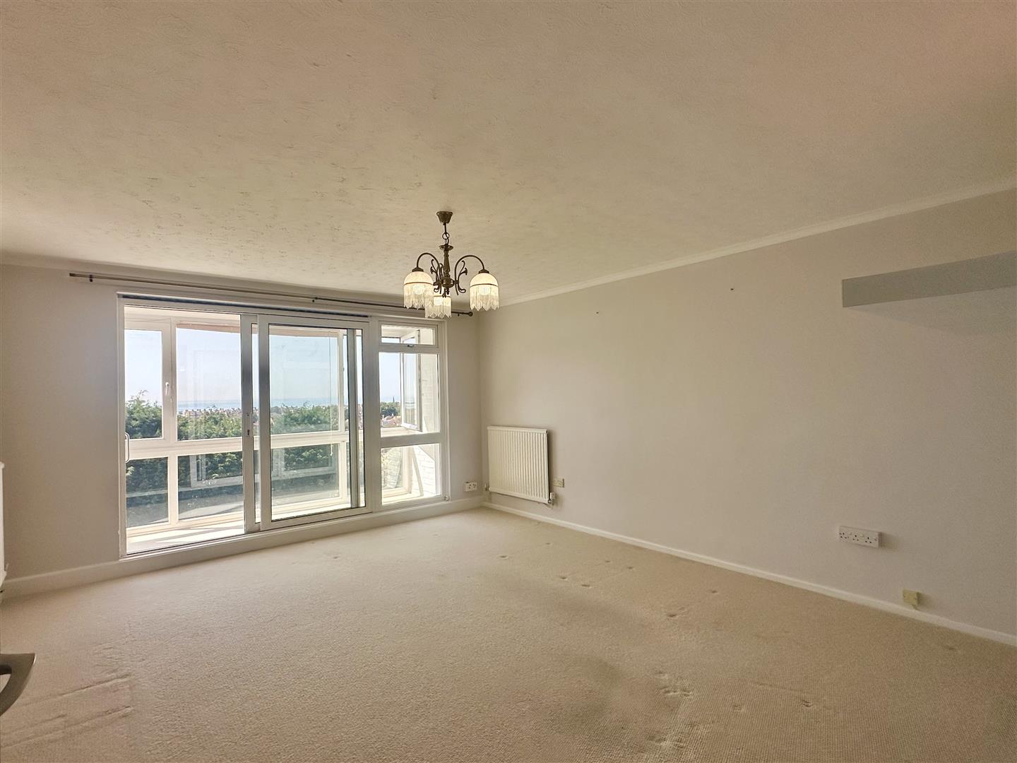 2 bed property in De La Warr Road, Bexhill-On-Sea